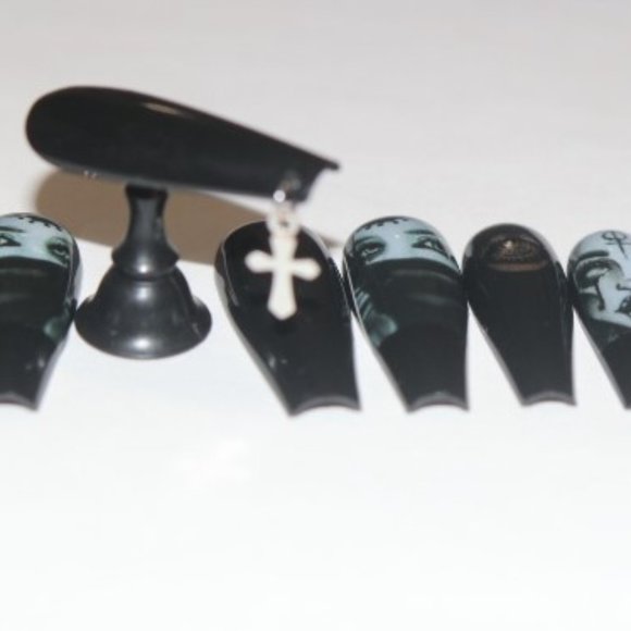 Mysterious ladies-  press on nail set - Picture 5 of 8